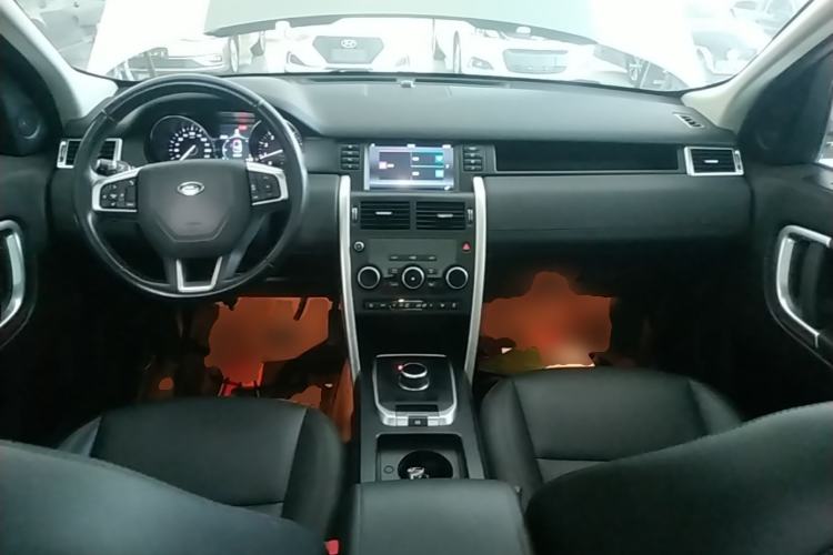 Used Land Rover Discovery Sport 2018 240 PS SE Version Center Console