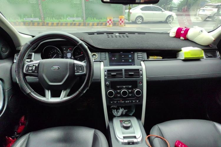 Used Land Rover Discovery Sport 2018 240 PS SE Version Center Console