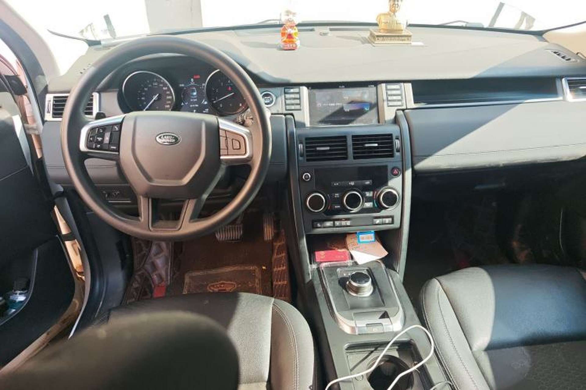 Used Land Rover Discovery Sport 2018 200 PS PURE Edition Center Console