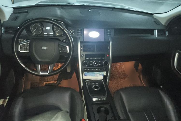 Used Land Rover Discovery Sport 2018 240 PS HSE Version Center Console