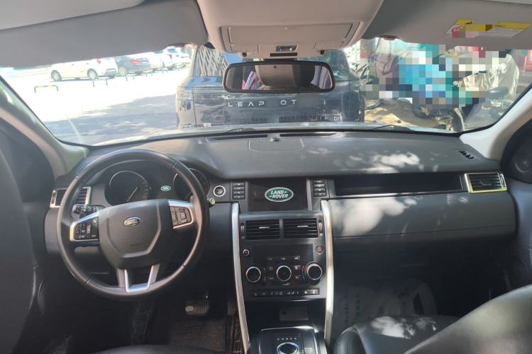 Used Land Rover Discovery Sport 2018 240 PS SE Version Center Console