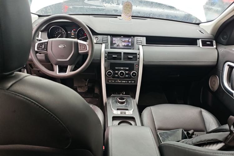 Used Land Rover Discovery Sport 2018 240 PS PURE Edition Center Console