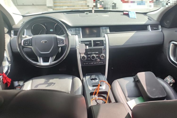 Used Land Rover Discovery Sport 2018 240 PS SE Version Center Console