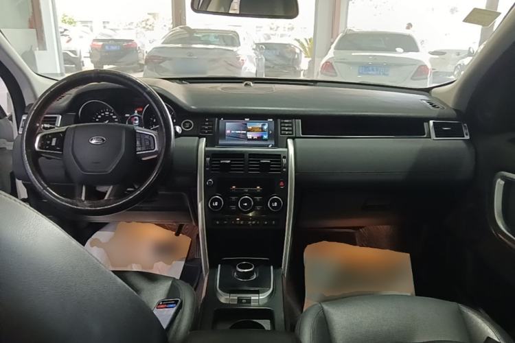 Used Land Rover Discovery Sport 2018 240 PS SE Version Center Console