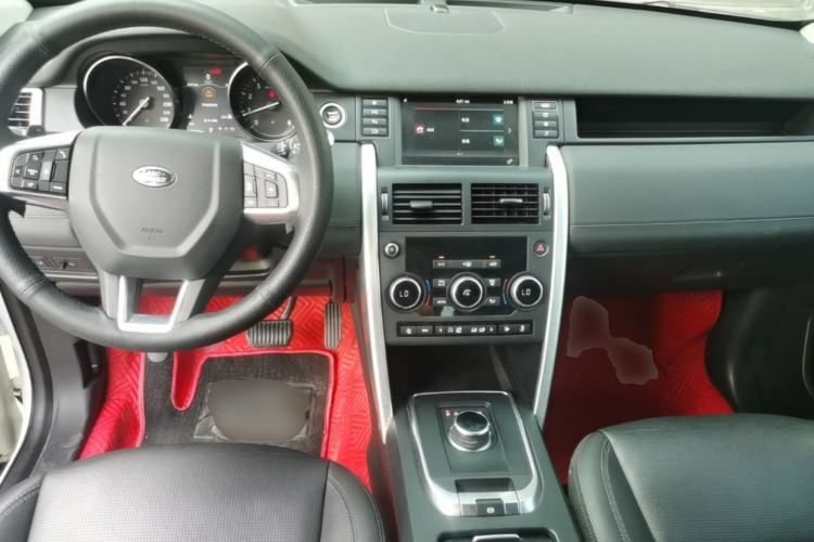 Used Land Rover Discovery Sport 2018 240 PS SE Version Center Console