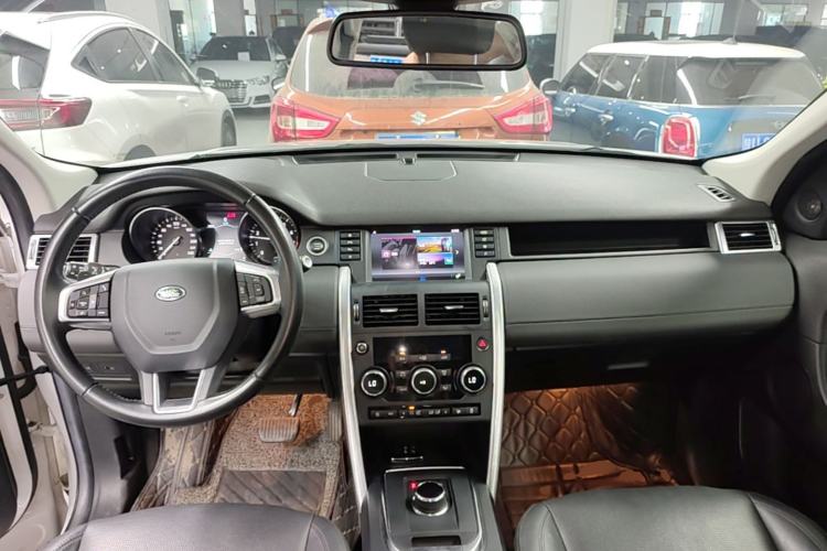 Used Land Rover Discovery Sport 2018 240 PS SE Version Center Console