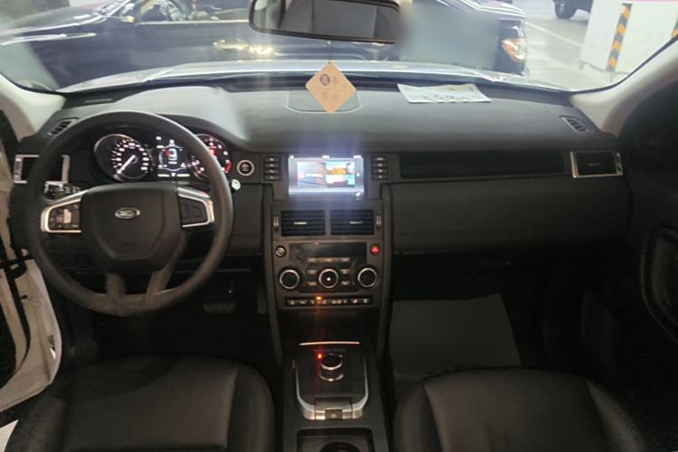 Used Land Rover Discovery Sport 2018 240 PS PURE Edition Center Console