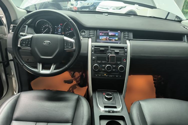 Used Land Rover Discovery Sport 2018 240 PS HSE Version Center Console