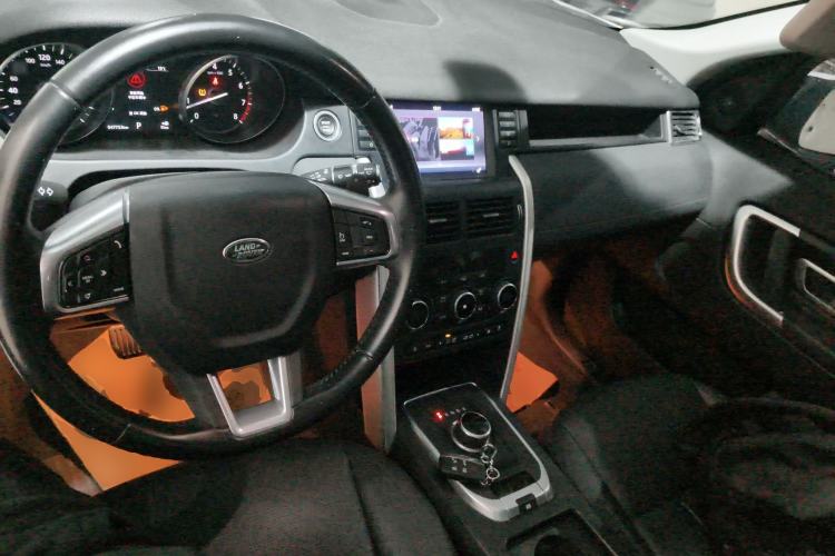 Used Land Rover Discovery Sport 2018 240 PS SE Version Center Console