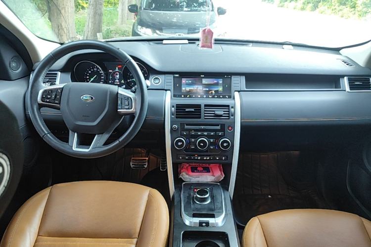Used Land Rover Discovery Sport 2018 240 PS HSE LUXURY Edition Center Console