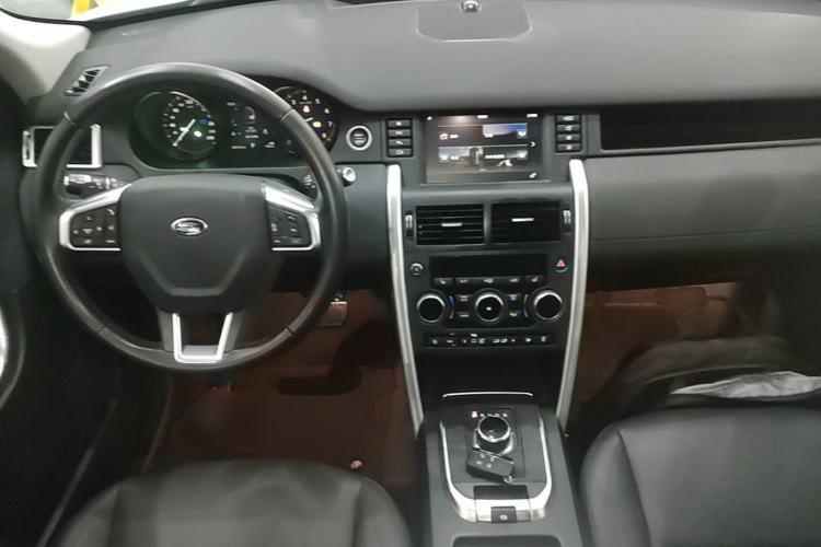 Used Land Rover Discovery Sport 2018 240 PS HSE Version Center Console