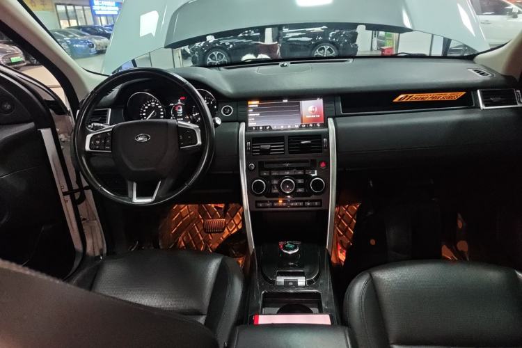 Used Land Rover Discovery Sport 2018 240 PS HSE Version Center Console