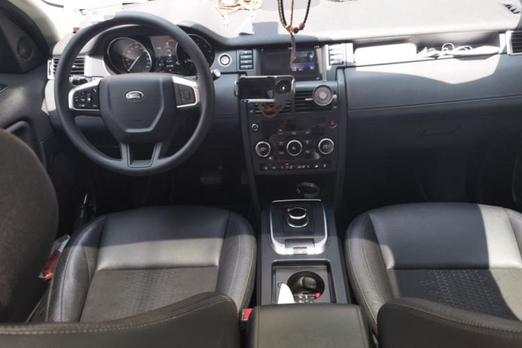 Used Land Rover Discovery Sport 2018 240 PS PURE Edition Center Console