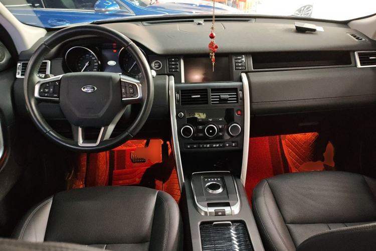 Used Land Rover Discovery Sport 2018 240 PS SE Version Center Console