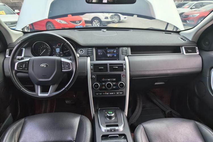 Used Land Rover Discovery Sport 2018 240 PS SE Version Center Console