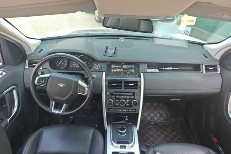 Used Land Rover Discovery Sport 2018 240 PS HSE Version Center Console
