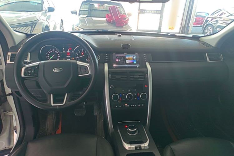 Used Land Rover Discovery Sport 2018 240 PS PURE Edition Center Console