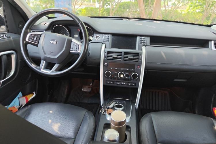 Used Land Rover Discovery Sport 2018 240 PS HSE Version Center Console