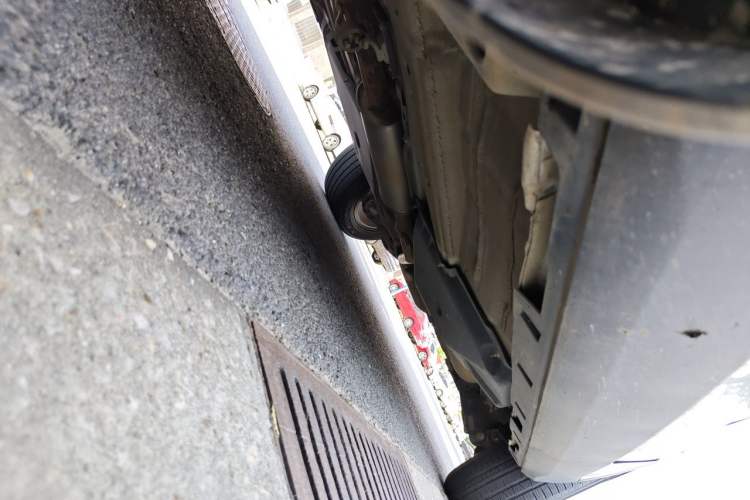 Used Land Rover Discovery Sport 2018 240 PS SE Version Chassis Front Left