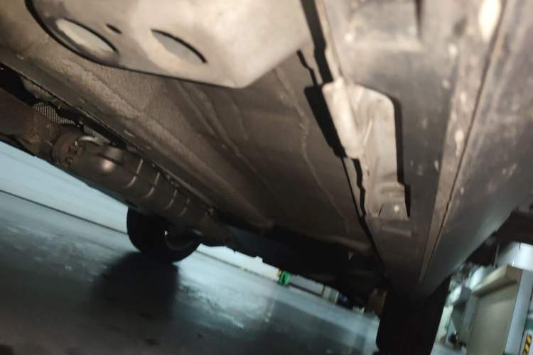 Used Land Rover Discovery Sport 2018 240 PS HSE Version Chassis Front Left