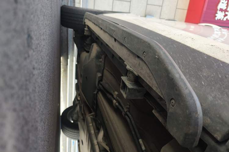 Used Land Rover Discovery Sport 2018 240 PS HSE Version Chassis Front Right