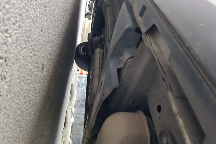 Used Land Rover Discovery Sport 2018 240 PS HSE Version Chassis Rear Left