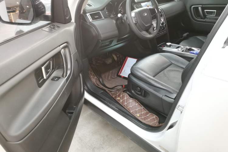 Used Land Rover Discovery Sport 2018 240 PS PURE Edition Driver Seat