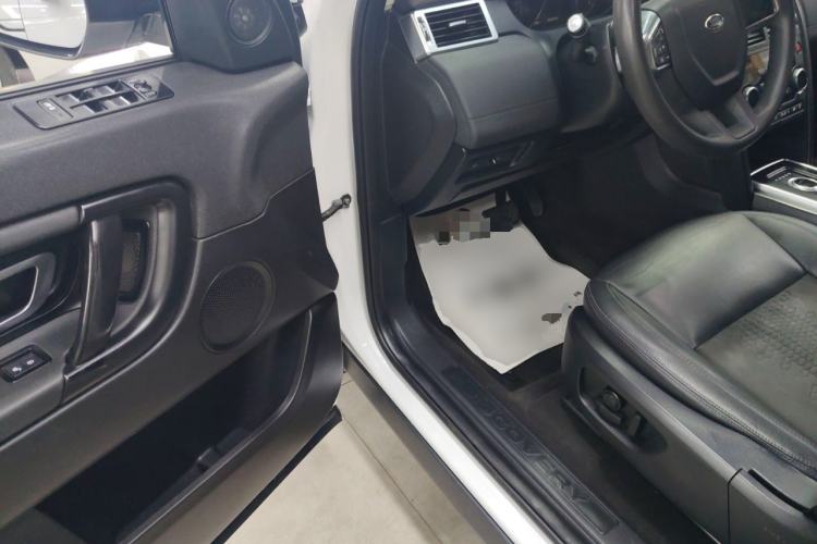 Used Land Rover Discovery Sport 2018 240 PS PURE Edition Driver Seat