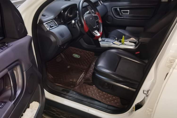 Used Land Rover Discovery Sport 2018 240 PS PURE Edition Driver Seat