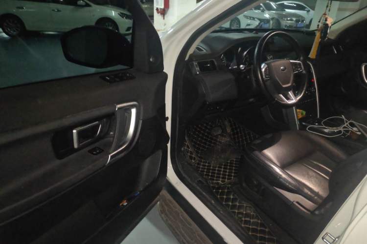 Used Land Rover Discovery Sport 2018 240 PS SE Version Driver Seat