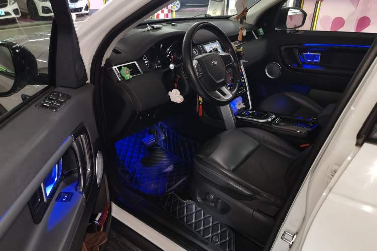 Used Land Rover Discovery Sport 2018 240 PS PURE Edition Driver Seat