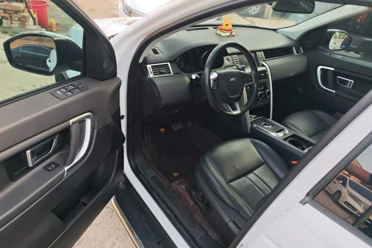 Used Land Rover Discovery Sport 2018 240 PS SE Version Driver Seat