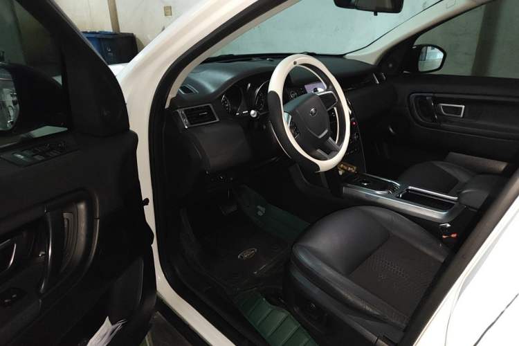 Used Land Rover Discovery Sport 2018 240 PS PURE Edition Driver Seat