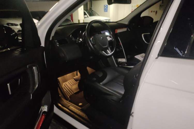 Used Land Rover Discovery Sport 2018 240 PS SE Version Driver Seat