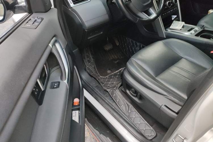 Used Land Rover Discovery Sport 2018 240 PS HSE Version Driver Seat