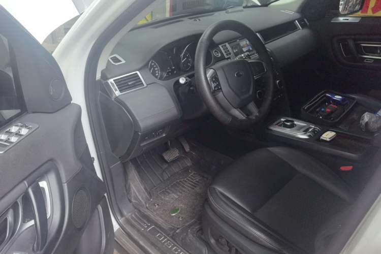 Used Land Rover Discovery Sport 2018 200 PS PURE Edition Driver Seat