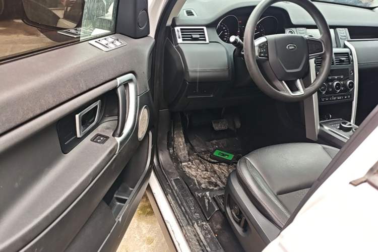 Used Land Rover Discovery Sport 2018 240 PS PURE Edition Driver Seat