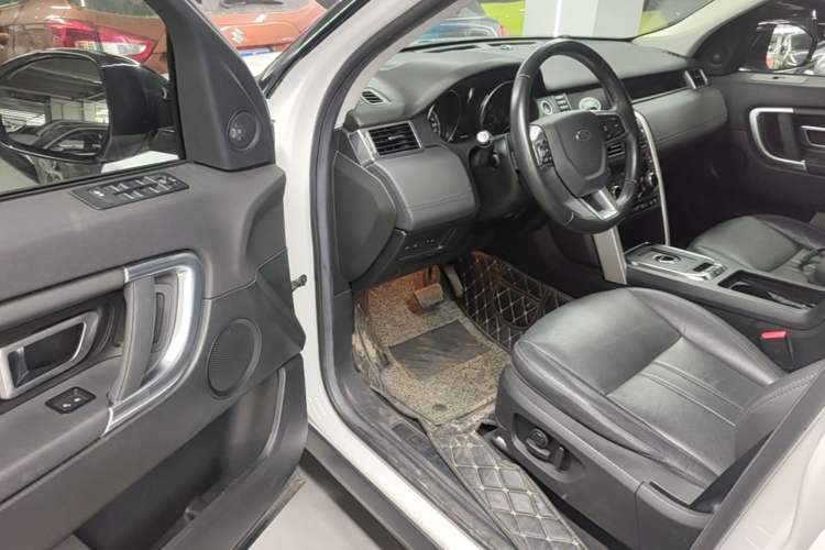 Used Land Rover Discovery Sport 2018 240 PS SE Version Driver Seat