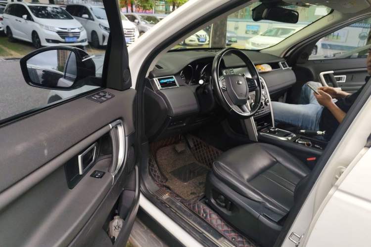 Used Land Rover Discovery Sport 2018 240 PS SE Version Driver Seat