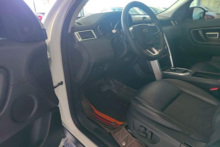 Used Land Rover Discovery Sport 2018 240 PS PURE Edition Driver Seat