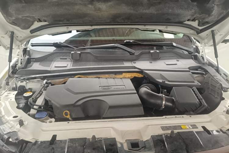 Used Land Rover Discovery Sport 2018 240 PS SE Version Engine Bay