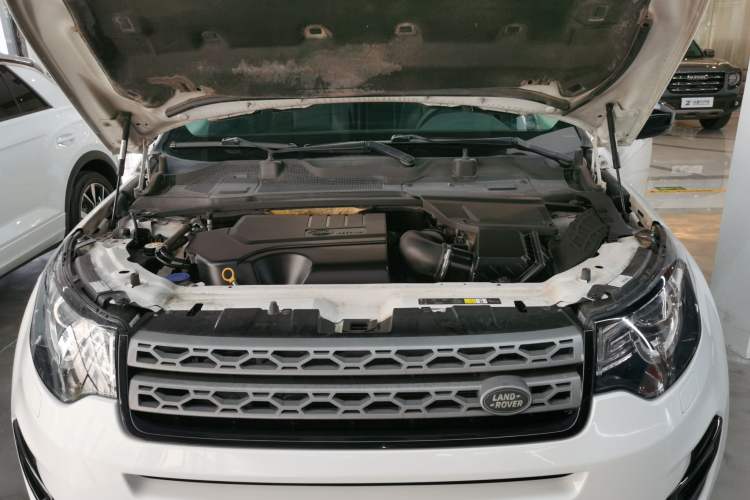 Used Land Rover Discovery Sport 2018 240 PS PURE Edition Engine Bay