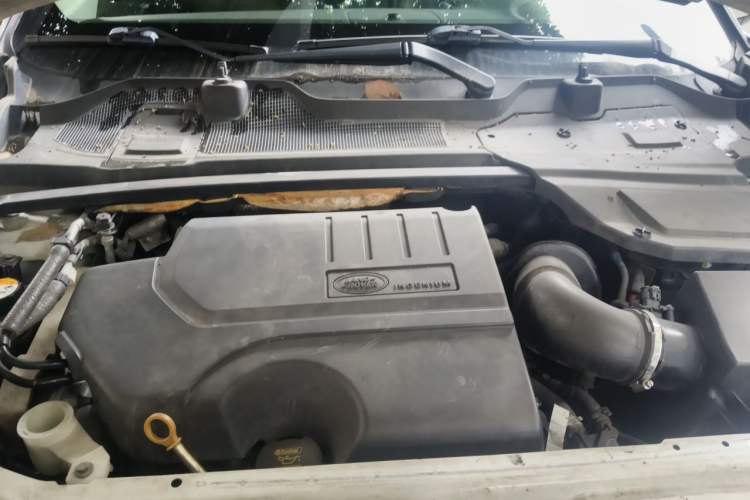 Used Land Rover Discovery Sport 2018 240 PS SE Version Engine Bay