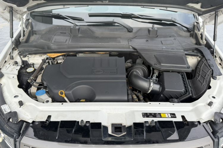 Used Land Rover Discovery Sport 2018 240 PS SE Version Engine Bay