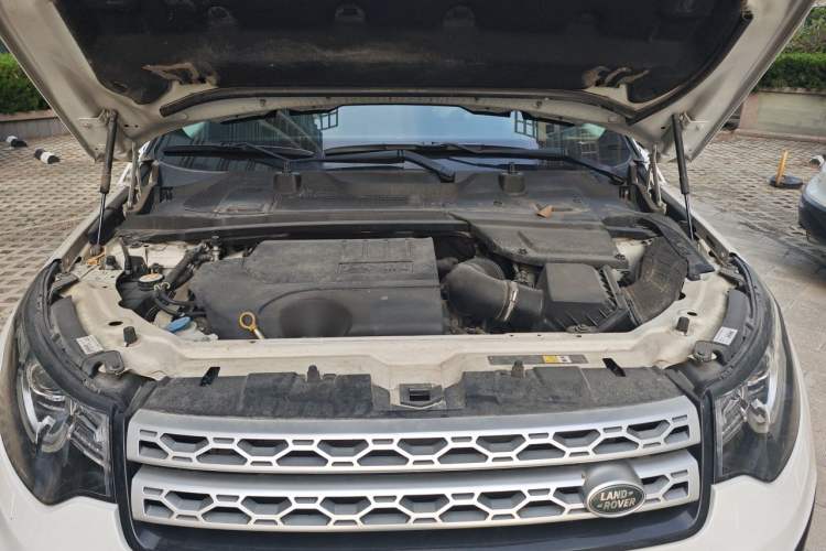 Used Land Rover Discovery Sport 2018 240 PS HSE Version Engine Bay