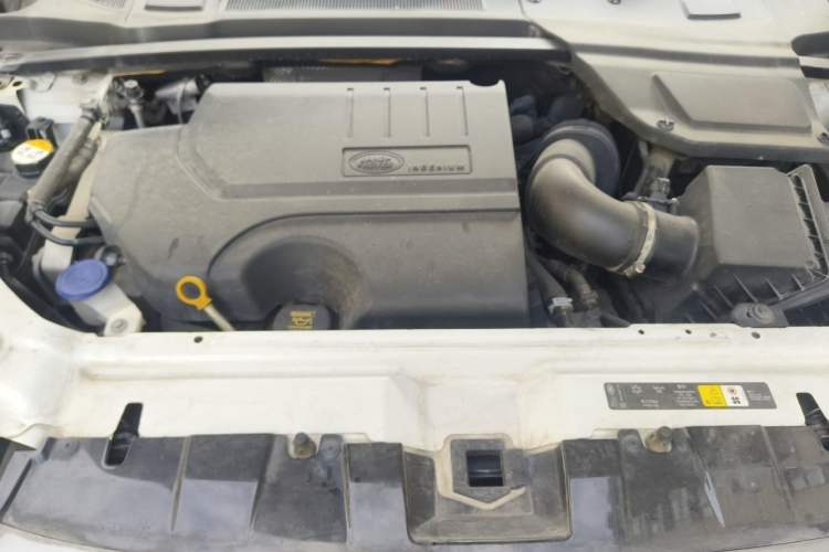 Used Land Rover Discovery Sport 2018 240 PS SE Version Engine Bay