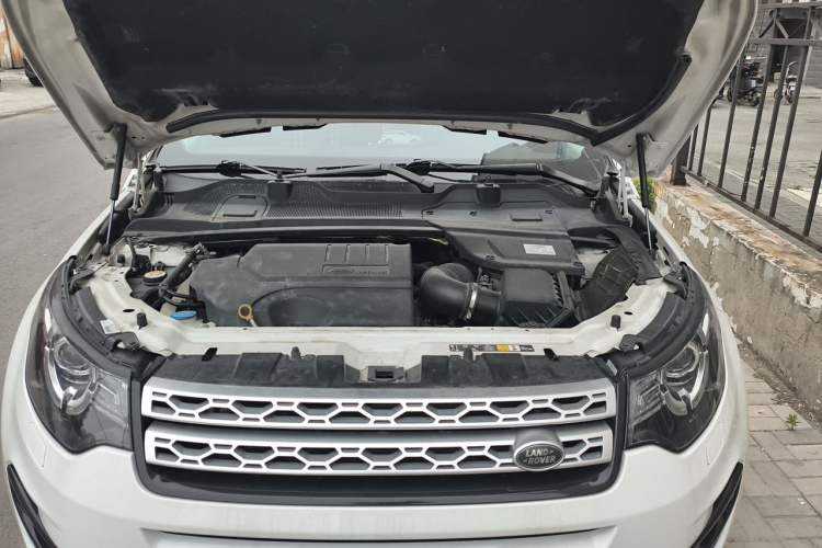 Used Land Rover Discovery Sport 2018 240 PS HSE Version Engine Bay