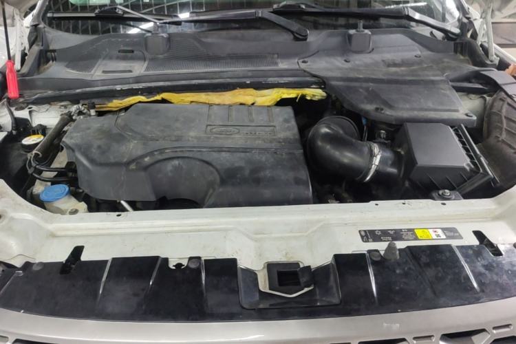 Used Land Rover Discovery Sport 2018 240 PS SE Version Engine Bay