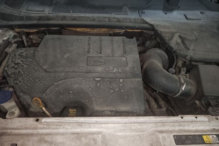 Used Land Rover Discovery Sport 2018 240 PS SE Version Engine Bay