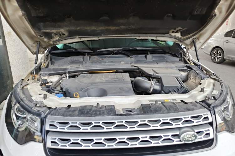 Used Land Rover Discovery Sport 2018 240 PS HSE Version Engine Bay